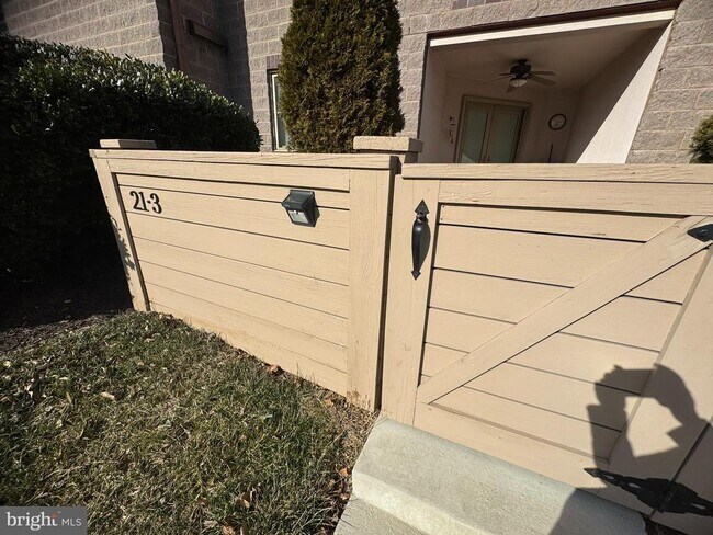 Building Photo - 102 Mercer Ct