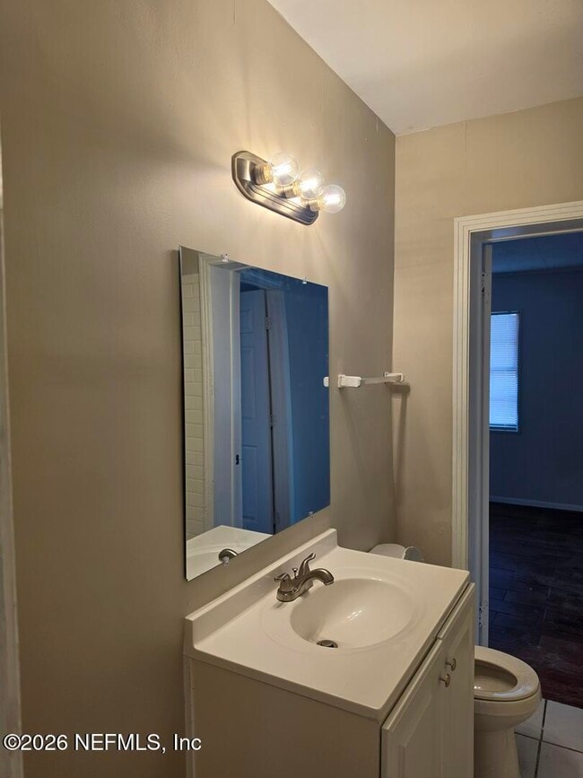 Building Photo - 3448 Inwood Cir E