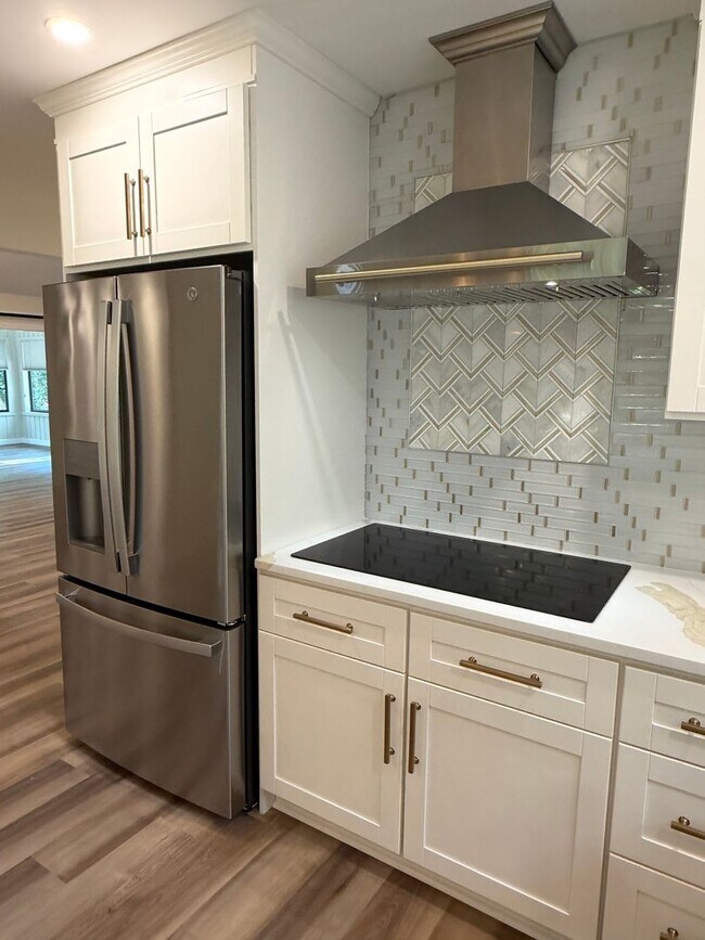 Building Photo - Stunning Remodeled One-Story Home - Port Royal Plantation