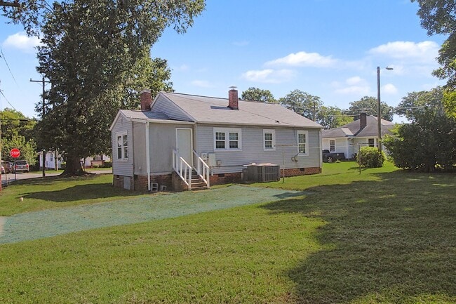 Building Photo - 4521 Hovis Rd