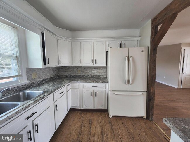 Building Photo - 168 S Main St