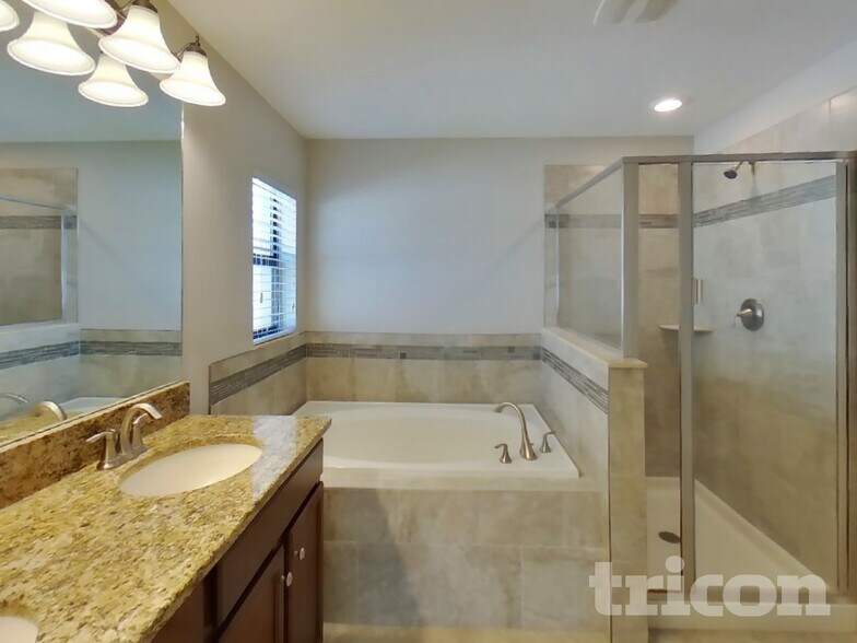 Building Photo - 13185 Green Violet Dr