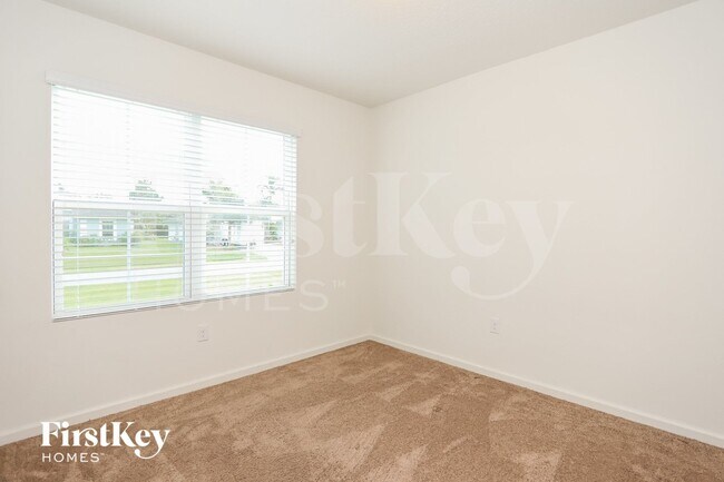 Building Photo - 1053 SW Canary Terrace