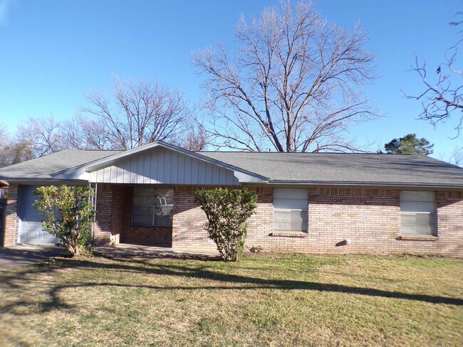 Primary Photo - 1605 Northwood Dr