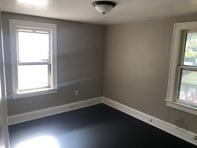 Building Photo - Spacious 4-Bedroom Home for Lease in Akron