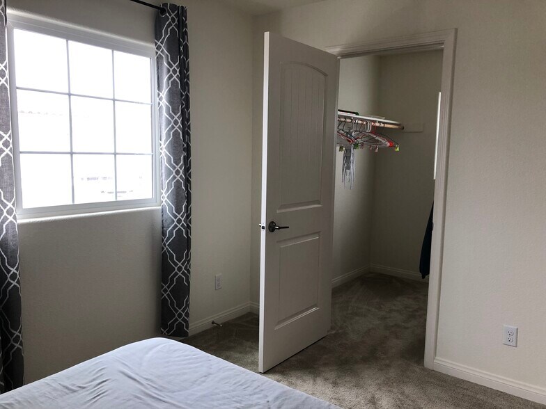 Building Photo - 288 Scarlett Cir