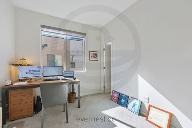 Building Photo - Beautiful Two Bedroom Townhome in Denver -...