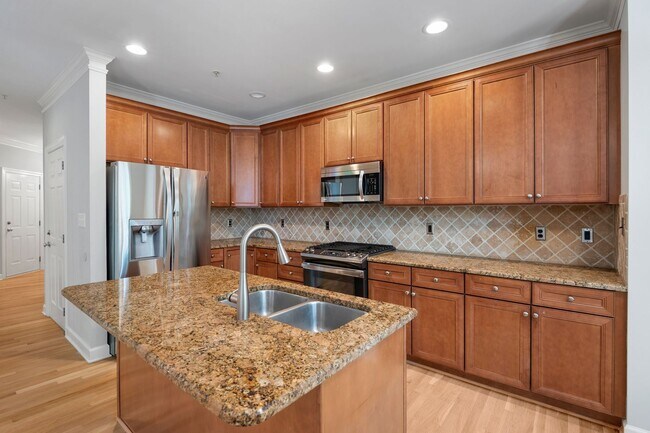Building Photo - Gorgeous Lake Hogan Farms townhome available NOW!