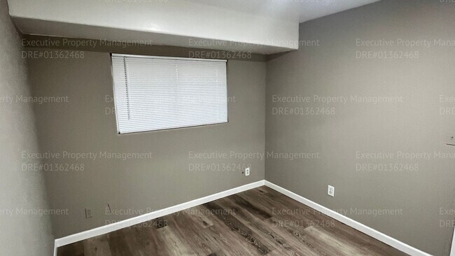 Building Photo - 730 S Haley St