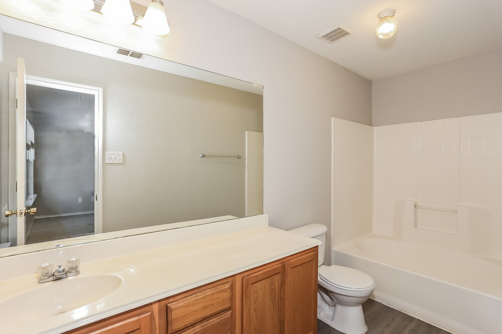 Building Photo - 1424 Pine Ln