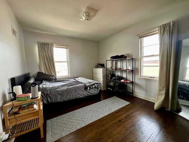 Building Photo - 5315 4 Unit