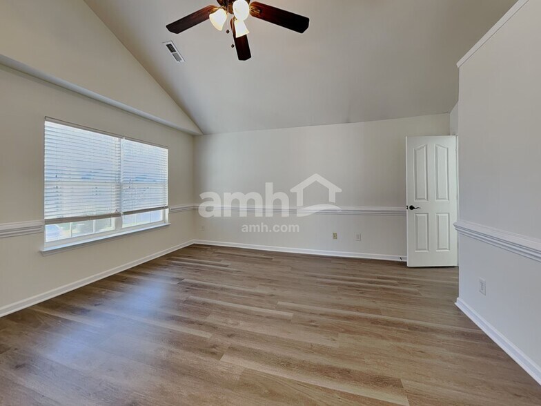 Building Photo - 2590 Leighswood Dr