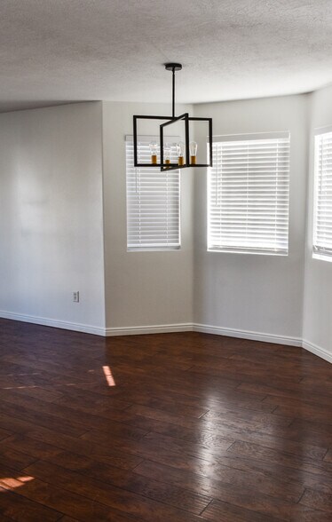 Dining area with bay window - 1403 S 1020 W