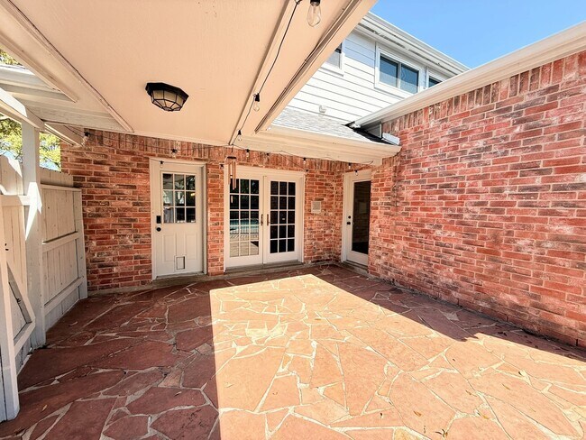 Building Photo - 2906 Deer Creek Dr