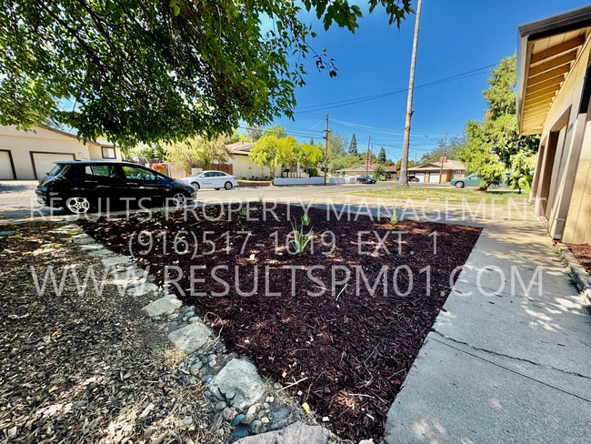 Building Photo - Spacious and Updated 3-Bedroom Duplex in F...