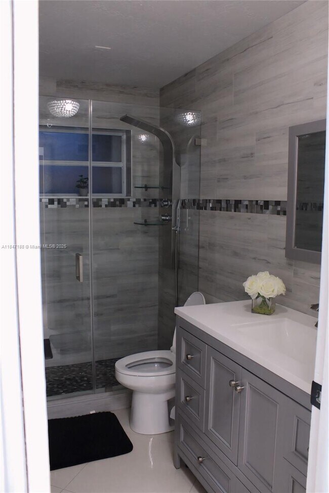 Building Photo - 8457 Sheraton Dr