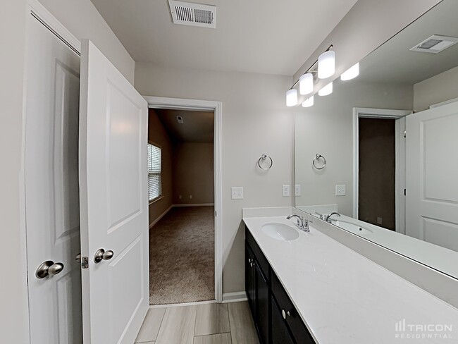 Building Photo - 139 Spring Knoll Dr