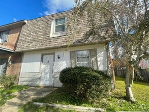 Building Photo - 3 Bed Town Home in North East Jackson!