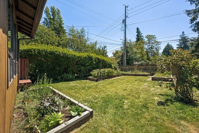 Building Photo - Unique 3bd/2.5bth Haller Lake Home in North Seattle, $4,250/mo.
