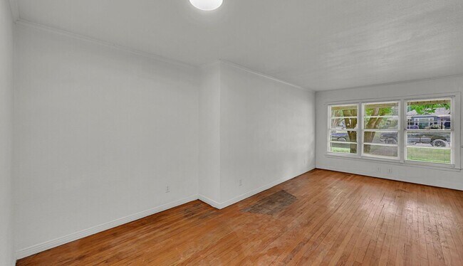 Building Photo - 3701 Parkwood St