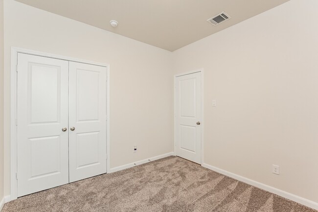 Building Photo - 17686 Cedar Crst Dr