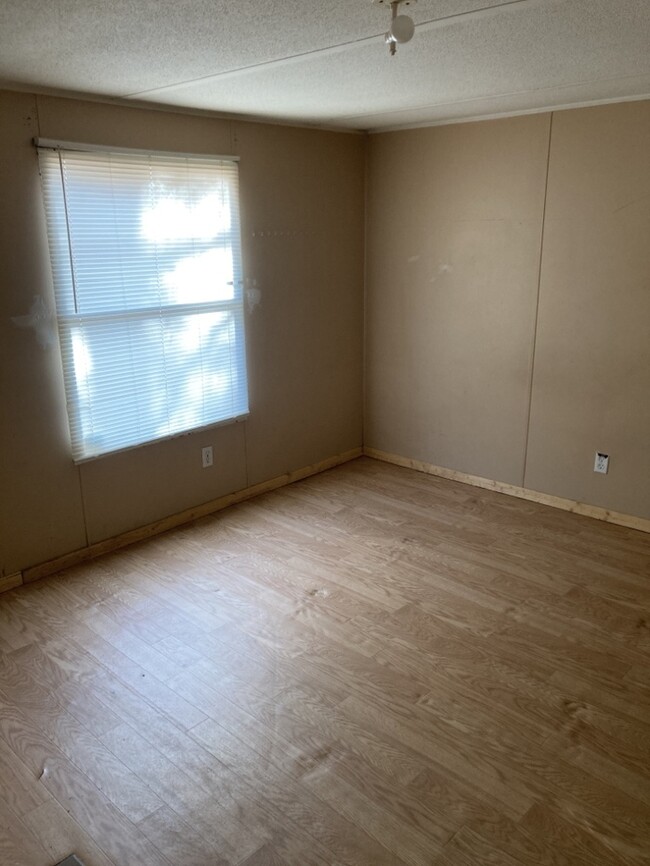 Building Photo - Belton Home