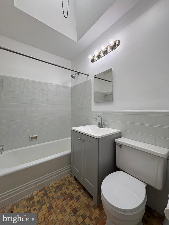 Building Photo - 7608 Rugby St