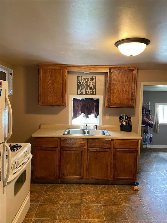 Building Photo - 321 N West Ave