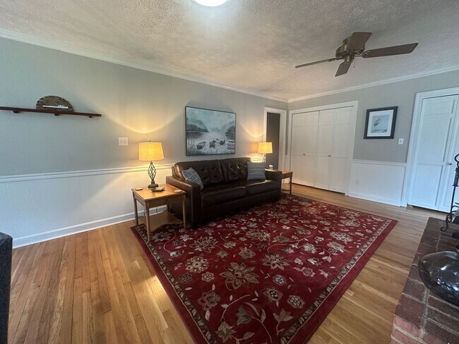 Building Photo - Call Amanda Tate at 757-289-6810 for more ...