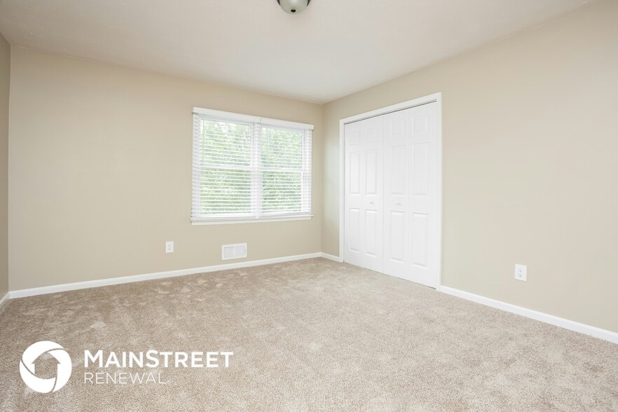 Building Photo - 680 N Kingsley Dr