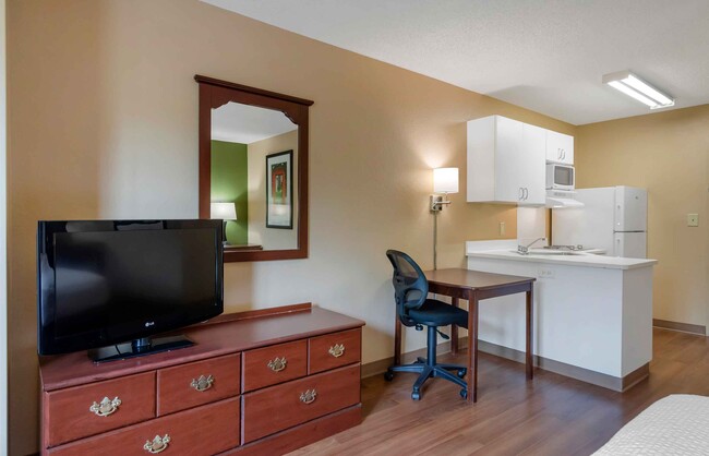 Building Photo - Furnished Studio-Atlanta - Perimeter - Cre...