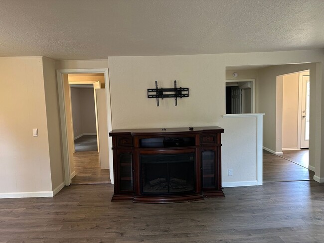 Building Photo - Charming 3 bed 1 bath house in a great a n...