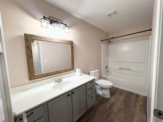 Building Photo - 2219 Silverstone Dr