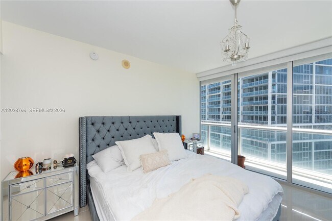 Building Photo - 475 Brickell Ave