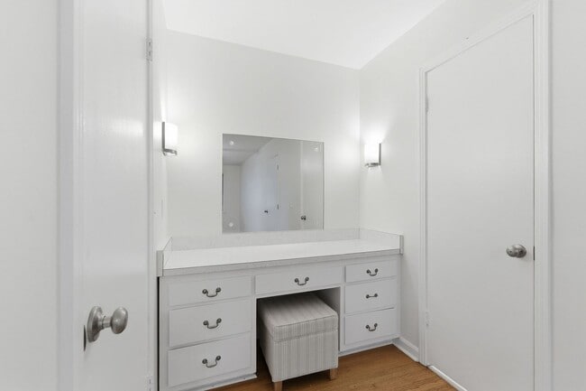 Building Photo - Crieve Hall Duplex