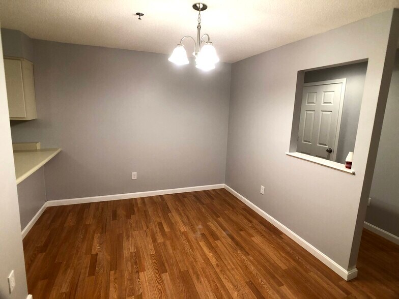 Dining Area - 108 Hunters Run Pl