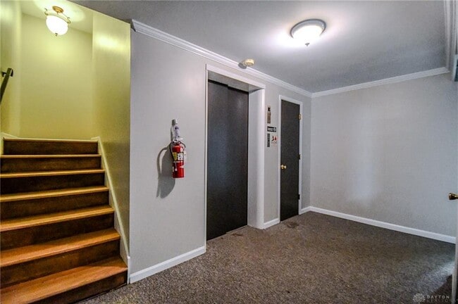 Building Photo - 121 E Schantz Ave