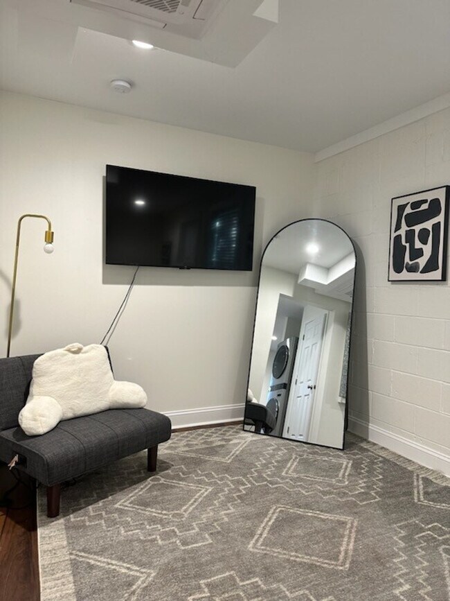 Building Photo - 86 Crest Ln