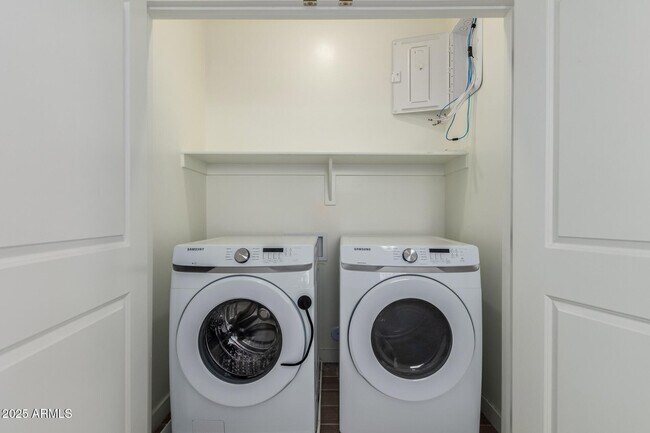 Building Photo - 5524 S Dillon Cir