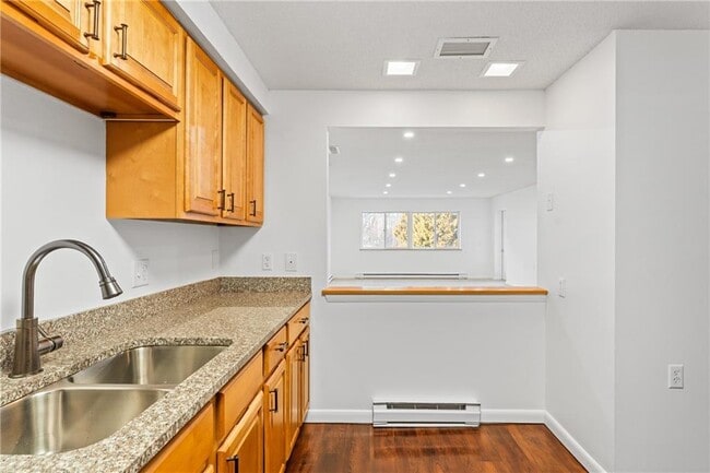 Building Photo - 30 Argyle Ave