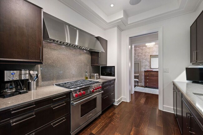 Building Photo - 118 E Erie St