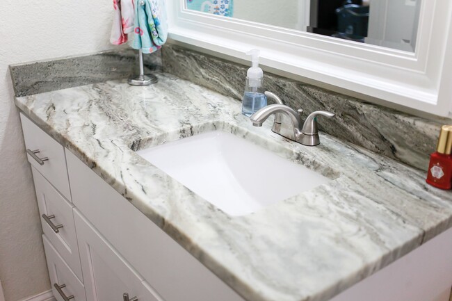 Building Photo - Stylish 3-Bed Brick Home in Central VB!