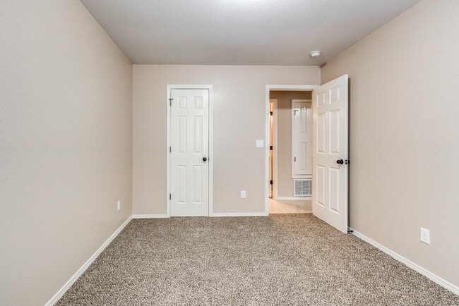 Building Photo - Immaculate Eastside 4-bedroom home in El P...