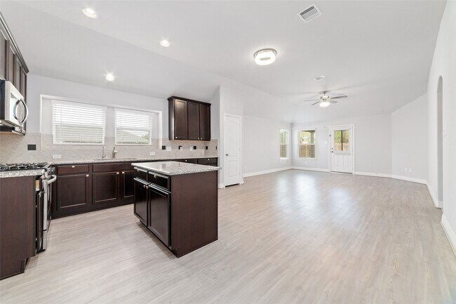 Building Photo - 3230 Andlor Hills Dr