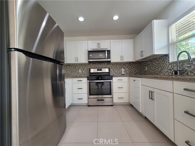 Building Photo - 555 S Thornhill Rd