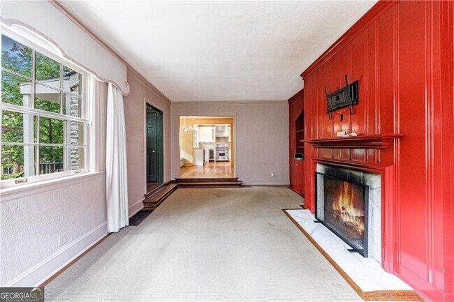 Building Photo - 1268 University Dr NE