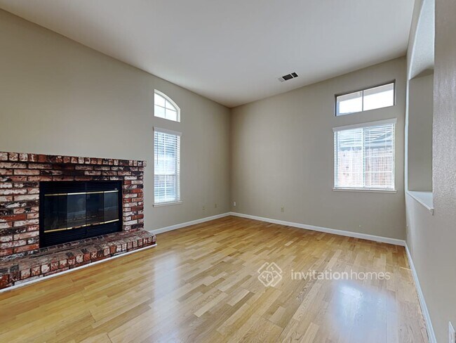 Building Photo - 1015 Linda Vista Way
