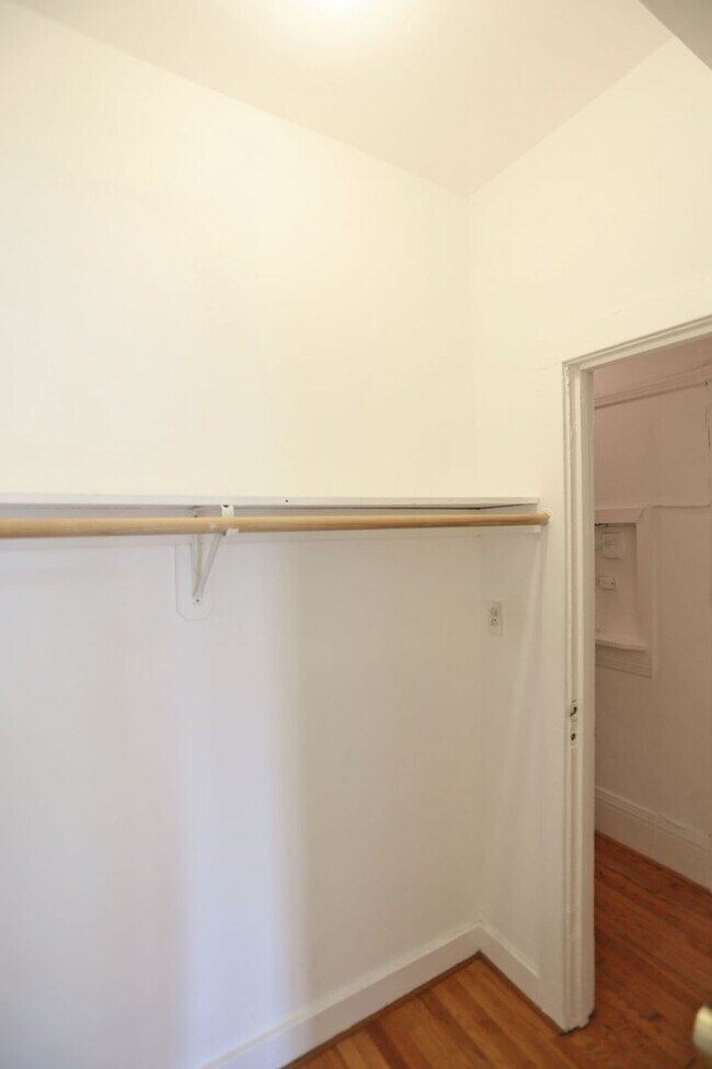 Building Photo - Attractive, second floor downtown studio o...