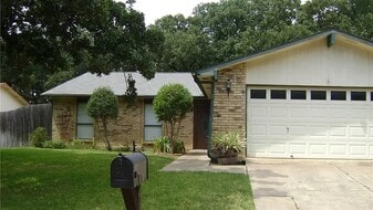 Building Photo - 3725 Walnut Dr
