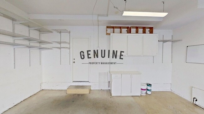 Building Photo - Dual Master Two Bedroom Townhouse in Gated...